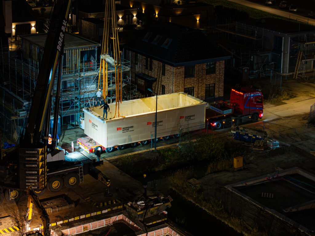 Prefab kelder wordt in Zoetermeer geplaatst